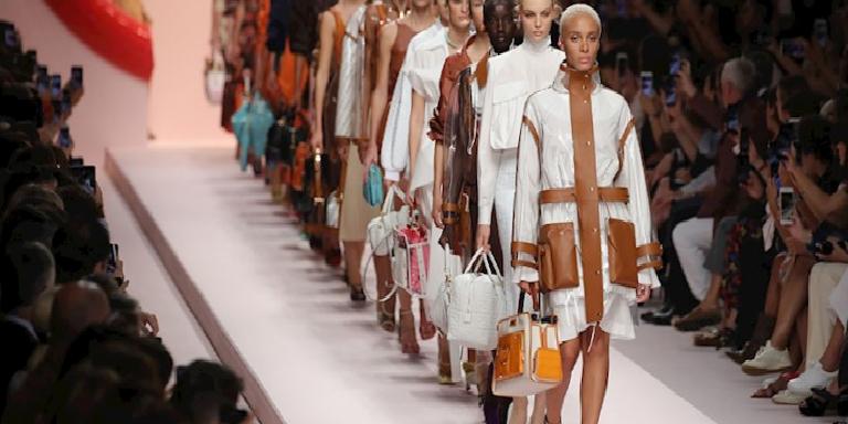 YENİ DEFİLE MEKANI: TIKTOK