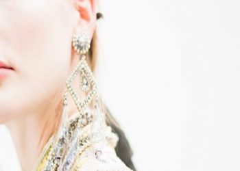 BAKIM RUTİNİNİZE EKLEMENİZ GEREKEN 10 C-VİTAMİNİ SERUMU