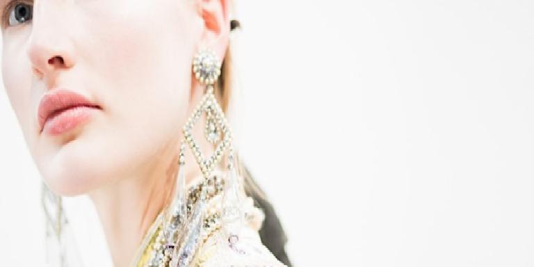 BAKIM RUTİNİNİZE EKLEMENİZ GEREKEN 10 C-VİTAMİNİ SERUMU