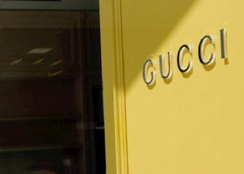 GUCCI, AŞI DAĞITIMINA DESTEK OLUYOR