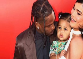 KYLIE JENNER, STORMI’NİN DAHA ÖNCE GÖRÜLMEMİŞ BİR FOTOĞRAFINI PAYLAŞTI