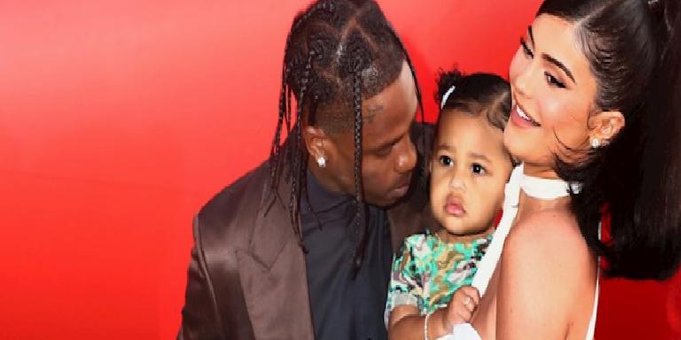 KYLIE JENNER, STORMI’NİN DAHA ÖNCE GÖRÜLMEMİŞ BİR FOTOĞRAFINI PAYLAŞTI