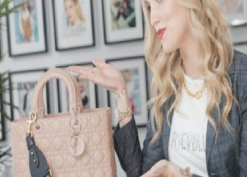CHIARA FERRAGNI İLE “LADY D ÇANTAMDA NE VAR?”