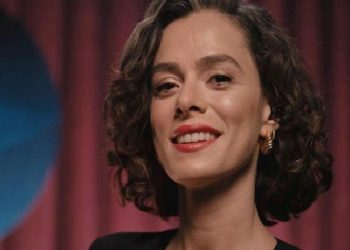 ÖZGE ÖZPİRİNÇCİ DOVE’UN EZBER BOZAN KAMPANYASINA DESTEK VERİYOR