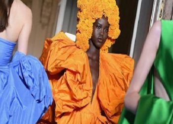 VALENTINO COUTURE KOLEKSİYONUNU DİJİTAL OLARAK SUNUYOR