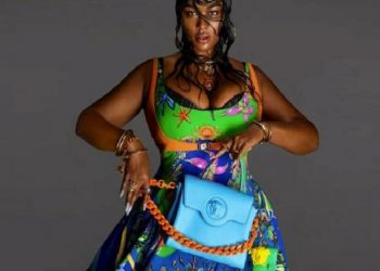 VERSACE KAMPANYASINDA YENİ BİR YÜZ VAR