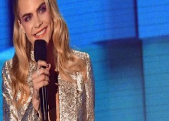 CARA DELEVINGNE SARI SAÇLARINDAN VAZGEÇTİ