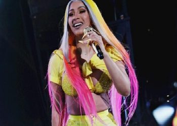 CARDI B (YİNE) TARİHE GEÇTİ!