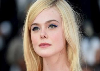 ELLE FANNING HAMİLE!