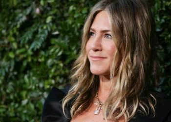 JENNIFER ANISTON’UN ‘VOKAL TİKİ’ VİRAL OLDU