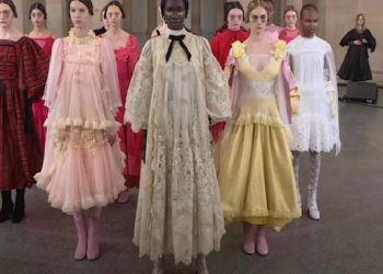 LONDRA MODA HAFTASI: BORA AKSU SONBAHAR -KIŞ 2021-22 DEFİLESİ