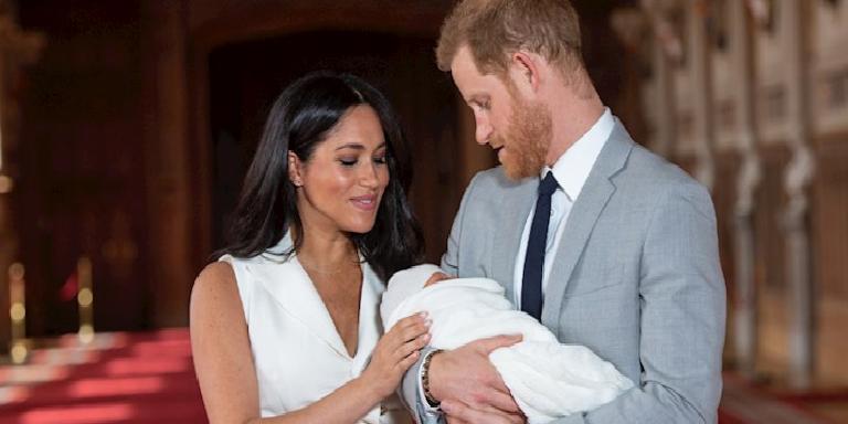 MEGHAN MARKLE, HAMİLELİK DUYURUSU İLE PRENSES DIANA’YI ANDI