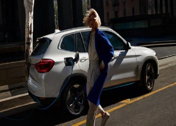 BMW’NİN TAMAMEN ELEKTRİKLİ MODELİ YENİ BMW iX3 TÜRKİYE’DE!