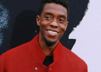 CHADWICK BOSEMAN’IN ÖDÜLÜNÜ EŞİ ALDI