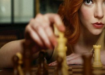 ‘THE QUEEN’S GAMBIT’ MÜZİKAL OLUYOR