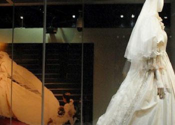 PRENSES DIANA’NIN GELİNLİĞİ KENSINGTON SARAYI’NDA SERGİLENECEK