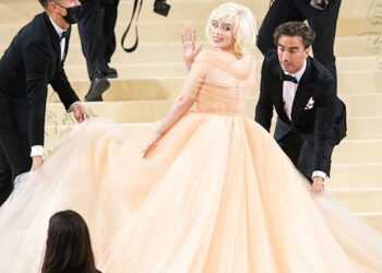BILLIE EILISH’İN MET GALA ELBİSESİ, MARILYN MONROE’YA BİR ÖVGÜ