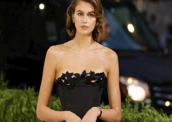 KAIA GERBER, İLK MET GALASI İÇİN BIANCA JAGGER GÖRÜNÜMÜNÜ YENİDEN YARATTI