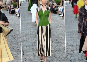 TORY BURCH İLKBAHAR-YAZ 2022 DEFİLESİ