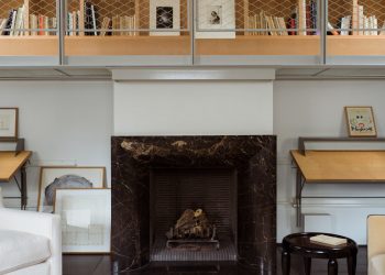 Zarafetle Faydacı Detayları Bir Araya Getiren Bir Paris Apartmanı