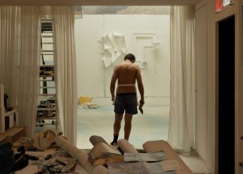 Ziyaretçilerini Eserinin Üzerinde Yürümeye Teşvik Eden Bir Sanatçı