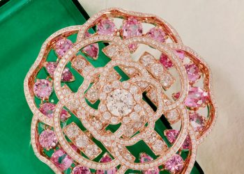 Markanın Klasik Tüvitinden Esinlenen Chanel Broş