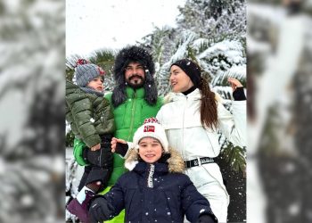 Fahriye Evcen ve Burak Özçivit Kar Kombinleriyle Dikkat Çekti!