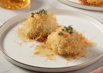 Konuklarınıza özel lezzet: Ballı peynirli kadayıf sarma